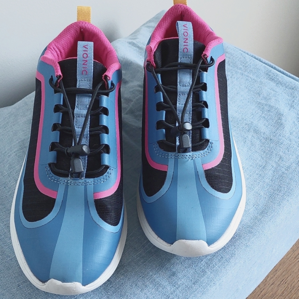 Vionic waterproof walking sneakers women 6.5M. Blue. Pink, black